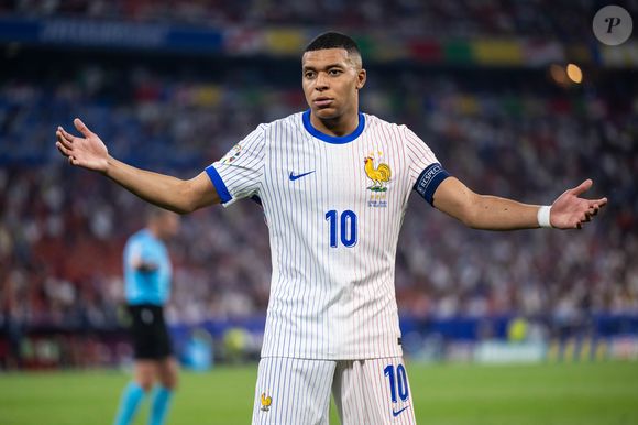Mbappé disse que, embora hoje Vini Jr. seja o nome mais comentado do Brasil, Neymar sempre vai ser uma estrela