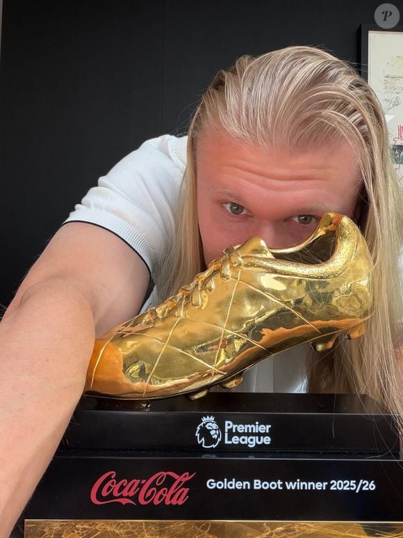 Destaque da vitória da Noruega na Copa do Mundo, Erling Haaland admitiu ter vivido um momento "constrangedor" ao descobrir que havia ignorado uma mensagem enviada por Tom Holland