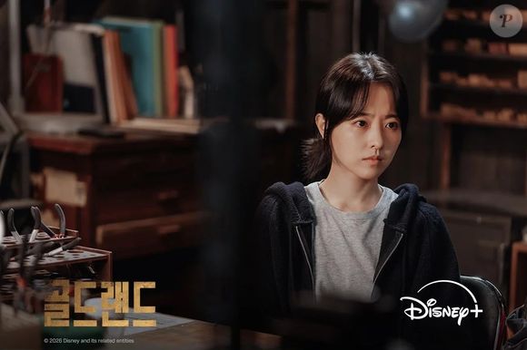 'Gold Land' acompanha Hee-joo, uma jovem comum que 'rouba' uma van com 150 bilhões de wones em barras de ouro que pertencem a um cartel
