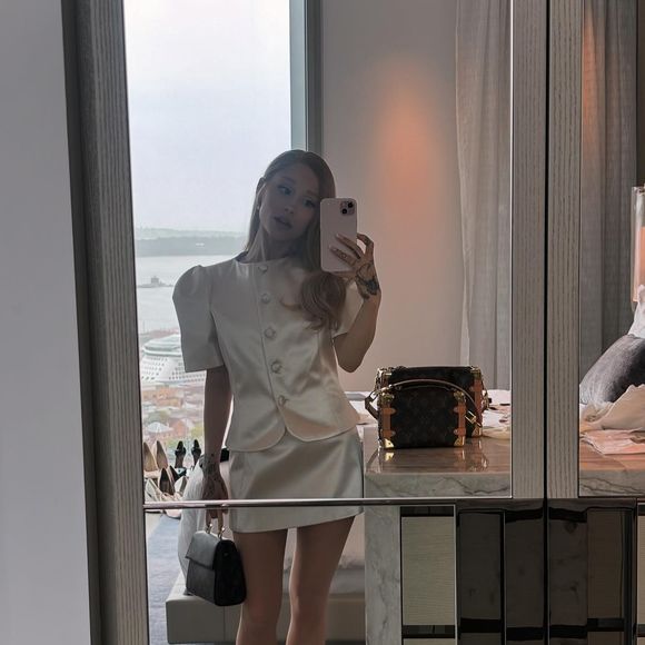 Novo longa veio com uma transformação ainda mais radical de Ariana Grande