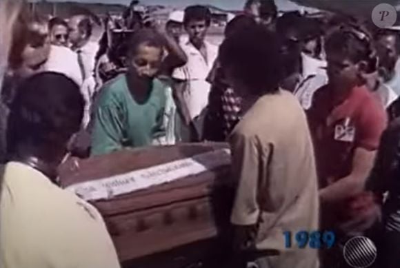 Corpo de Raul Seixas foi levado até a Bahia, onde ocorreu sepultamento; cantor morreu em São Paulo