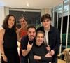 Faustão surgiu sorridente e bem-humorado em fotos de Natal com os filhos e a mulher, Luciana Cardoso