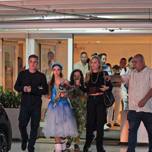 Eva, filha de Luciano Huck e Angélica, fez uma apresentação de balé no Shopping Village Mall, localizado na Barra da Tijuca