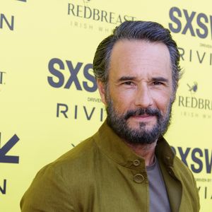 Aos 51 anos, Rodrigo Santoro completa mais um ano de vida neste sábado com uma carreira marcada por personagens de destaque no Brasil e em Hollywood. Entre eles está Xerxes, de '300', papel que exigiu uma preparação física incomum e levou o ator a enfrentar uma dolorosa sessão de depilação