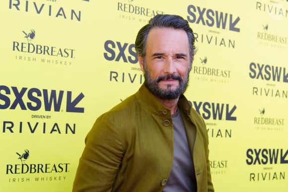 Aos 51 anos, Rodrigo Santoro completa mais um ano de vida neste sábado com uma carreira marcada por personagens de destaque no Brasil e em Hollywood. Entre eles está Xerxes, de '300', papel que exigiu uma preparação física incomum e levou o ator a enfrentar uma dolorosa sessão de depilação