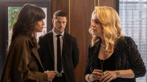 Pilar decidirá demití-lo, o que acabaria com a aliança poderosa de Adriana (Letícia Colin). Mas ela o manterá por perto após Iuri jurar que ficará longe de Ingrid.