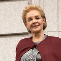 Aos 87 anos, Carolina Herrera escolhe salto alto para desfile de sua marca e viraliza por mobilidade e autonomia: 'Vou malhar e fazer pilates a vida toda pra ser assim'