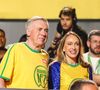 Discreta, Mariann Barrena McClay faz rara aparição pública no Carnaval ao acompanhar Carlo Ancelotti em noite de desfiles no Sambódromo
