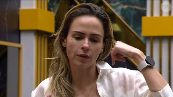 "Escutei minha mãe falando comigo hoje, Juliano. Ela falou que estava comigo, só isso. Faz mais de 30 anos que não vejo nada dela, e hoje ela falou comigo", disse Ana Paula, emocionada
