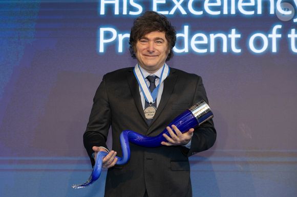Javier Milei é o atual presidente da Argentina, conhecido por sua posição de extrema-direita e polêmicas
