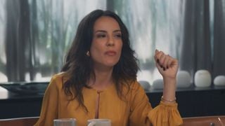 Segundo a psicologia, pessoas que esperam que todos sejam servidos antes de comer geralmente apresentam estas 7 características que revelam sua educação