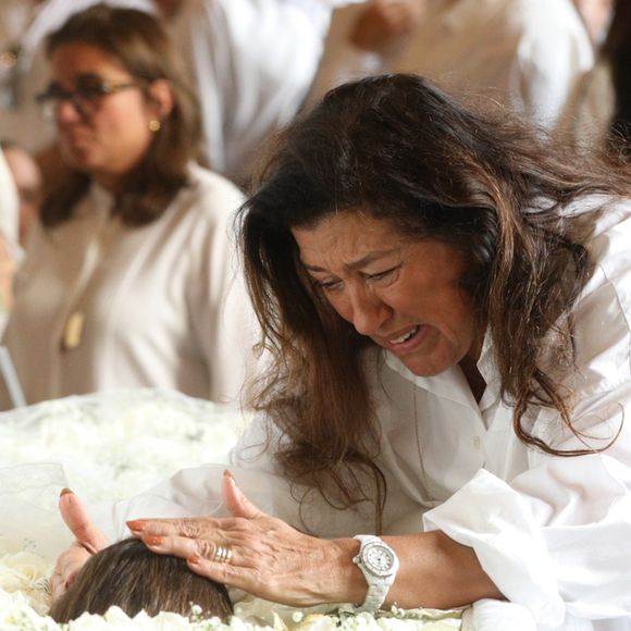 Com Preta Gil no caixão, Regina Casé teve crise de choro durante velório da cantora