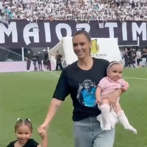 Com Mavie no chão e Mel no colo, Bruna Biancardi chamou atenção por uma atitude com Helena