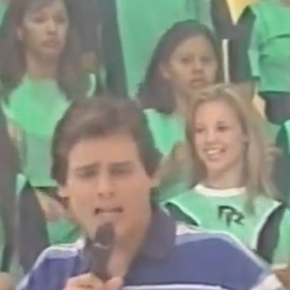 Paolla Oliveira fez sua estreia na TV como assistente de palco do programa 'Passa ou Repassa', em 1999, no SBT