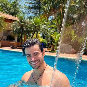 Com o cabelo curto e rosto definitivo, a beleza de Mariano passou a encantar ainda mais pessoas