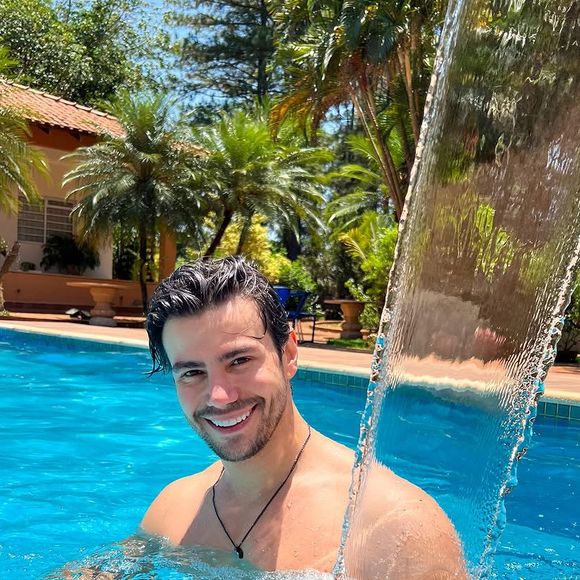 Com o cabelo curto e rosto definitivo, a beleza de Mariano passou a encantar ainda mais pessoas