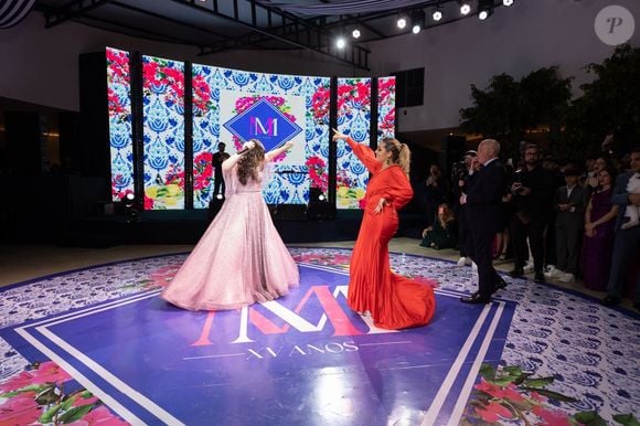 Tânia Mara curtiu a pista de dança na festa de 15 anos da filha, Maysa