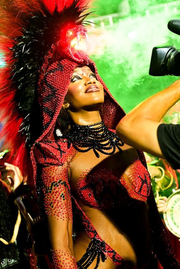 Iza no Carnaval 2026: efeitos especiais na fantasia conquistaram o público