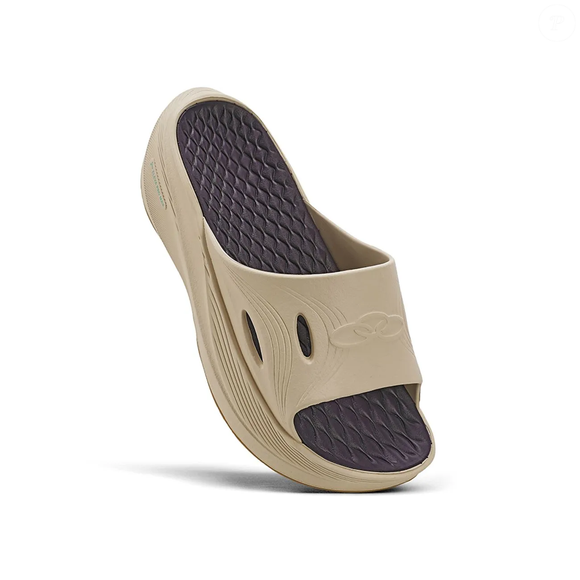 Nem alpargatas, nem sapatilhas. As sandálias confortáveis ​​que são a sensação deste verão são estes modelos desportivos e confortáveis