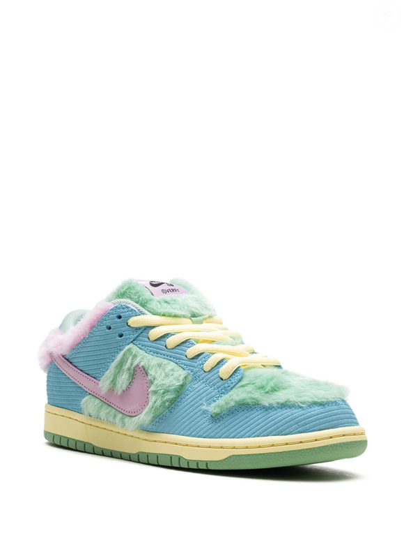 O preço impressiona tanto quanto o visual. Até o fechamento da matéria, o Nike SB Dunk Low "Verdy Visty" estava disponível por R$ 4.121, com parcelamento em até 12 vezes de R$ 343,42