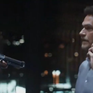 Téo (Emílio Dantas) é assassinado por Alexandre (Pedro Novaes) em trailer do filme de 'A Viagem'