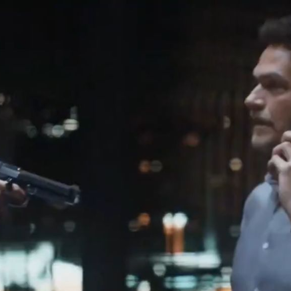 Téo (Emílio Dantas) é assassinado por Alexandre (Pedro Novaes) em trailer do filme de 'A Viagem'
