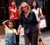 Moda com nostalgia: modelo da Vicenza inspirado nos looks de Carolyn Bessette-Kennedy promete dominar o Outono 2026