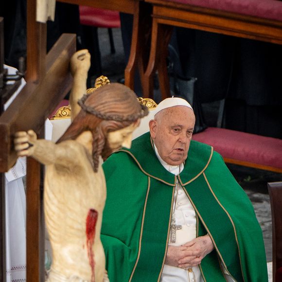 Papa Francisco foi internado em 14 de fevereiro de 2025: situação é complexa