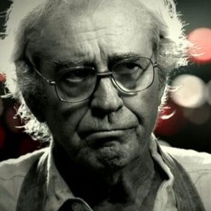 Quadro de saúde inspira cuidados devido à combinação de pneumonia e condição cardiológica; o ator Juca de Oliveira interpretou o personagem Santiago na novela Avenida Brasil (2012)