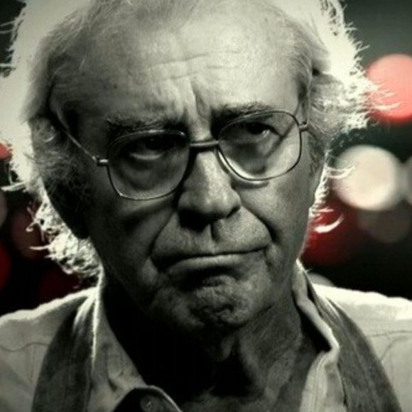 Quadro de saúde inspira cuidados devido à combinação de pneumonia e condição cardiológica; o ator Juca de Oliveira interpretou o personagem Santiago na novela Avenida Brasil (2012)