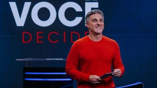 'Você merece sair inteiro desta turbulência toda': a fala de apoio de Luciano Huck a Daniel Vorcaro pós falsa venda do banco Master; amizade de apresentador da Globo e banqueiro tem mensagens trocadas desde 2023 envolve contratos de R$ 109 milhões