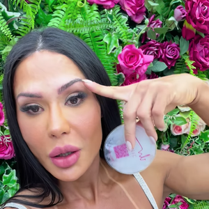 Gracyanne Barbosa também removeu uma micropigmentação em suas sobrancelhas