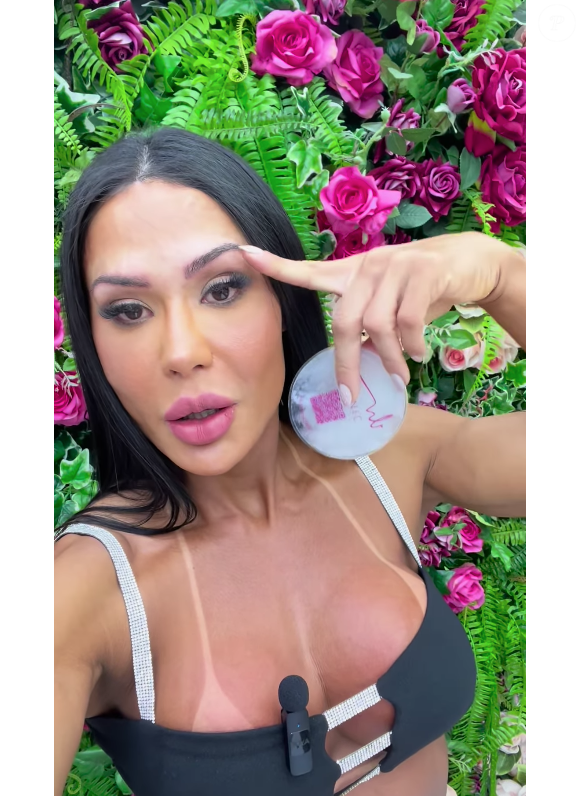 Gracyanne Barbosa também removeu uma micropigmentação em suas sobrancelhas