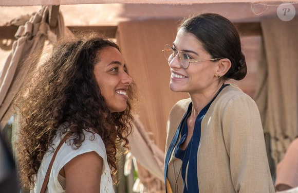 O casal Jânia (Alinne Moraes)  e Olívia (Alice Carvalho) promete cenas ardentes na novela 'Guerreiros do Sol', que estreia em 11 de junho no Globoplay
