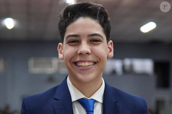 O Conselho Tutelar proibiu o adolescente Miguel Oliveira, conhecido como "pastor mirim", de 15 anos, de continuar pregando em igrejas por tempo indeterminado