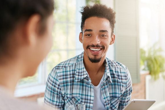 Quando uma pessoa passa muito tempo presa no futuro, é comum aumentar a ansiedade, porque a mente fica tentando prever e controlar o que não está sob controle. Portanto, viver o presente de forma simples é a melhor forma de aproveitar a vida