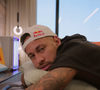 "Estou há mais de 20 anos assim. É um put* preço ser jogador. É difícil, porque o Brasil é muito massacrante. A galera te massacra demais e não entende que você é uma pessoa normal", lamentou Neymar