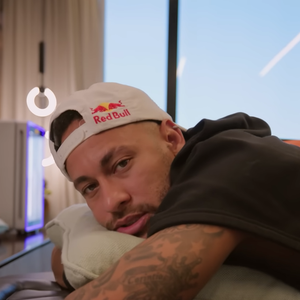 "Estou há mais de 20 anos assim. É um put* preço ser jogador. É difícil, porque o Brasil é muito massacrante. A galera te massacra demais e não entende que você é uma pessoa normal", lamentou Neymar