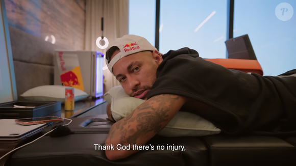 "Estou há mais de 20 anos assim. É um put* preço ser jogador. É difícil, porque o Brasil é muito massacrante. A galera te massacra demais e não entende que você é uma pessoa normal", lamentou Neymar