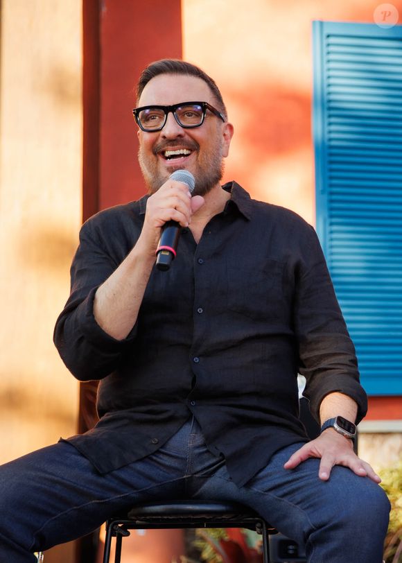 'A Fazenda 17': Entre as novidades, Carelli revelou que, neste ano, o reality terá 26 participantes, dois a mais que nas temporadas anteriores. O público, no entanto, só conhecerá todos os competidores no dia da estreia.