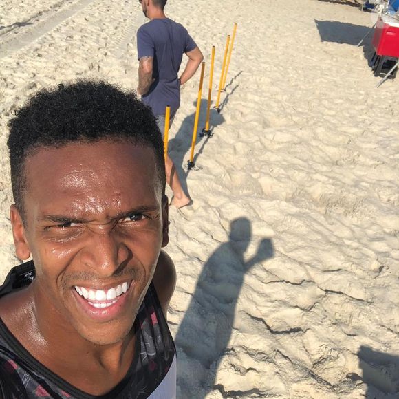 Jogador Jô colocou à venda mansão de três andares no Rio de Janeiro e pede R$ 5 milhões