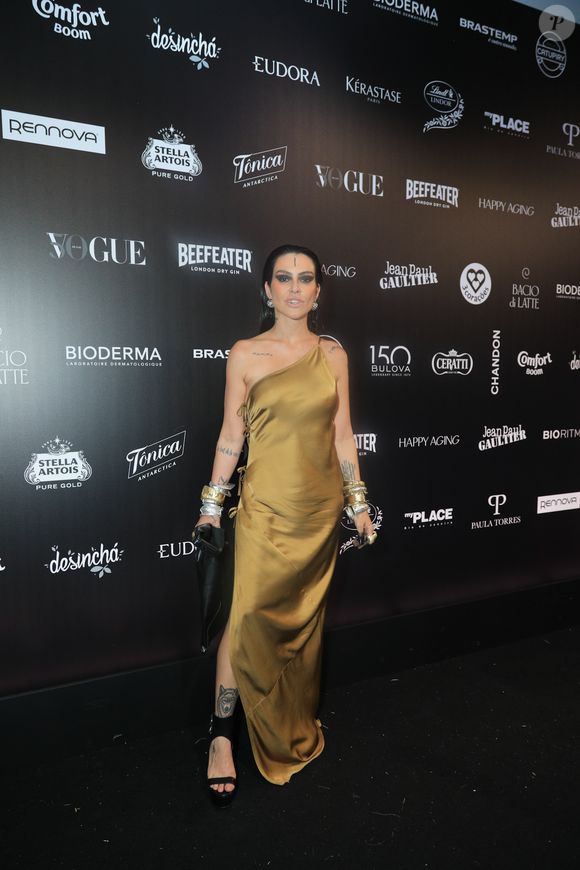 A volta do sobrenome foi revelada neste fim de semana durante um vlog publicado por Maya Massafera nas redes sociais. No vídeo, a influenciadora comemora: "Gente, ó, detalhe, voltou com o Pires!".