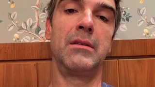 'Dormi mais de sete horas e não conseguia acordar': o desabafo de Tadeu Schmidt após a morte do irmão, Oscar, e o fim do 'BBB 26'