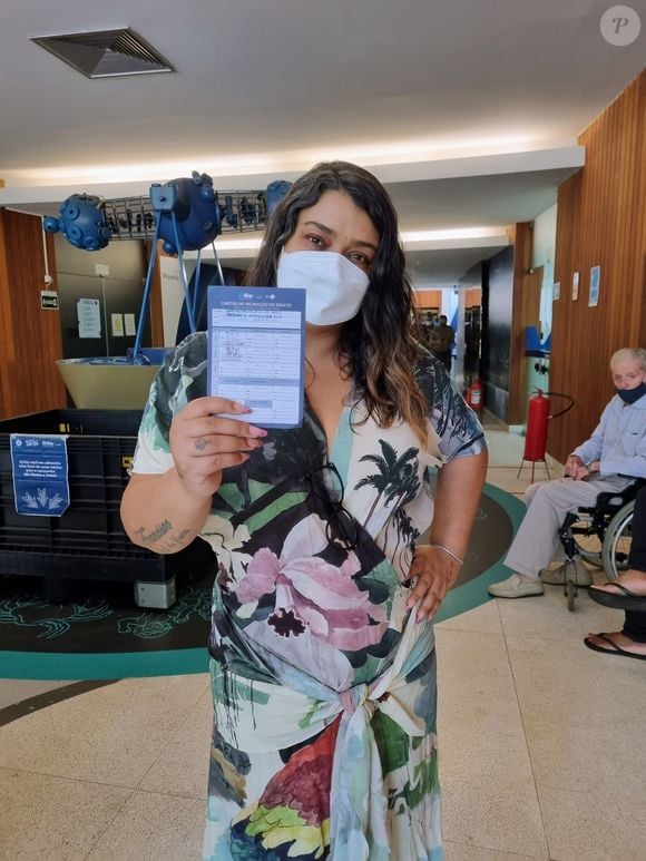 Engajada com a própria saúde, Preta Gil não deixou de se vacinar contra a Covid-19
