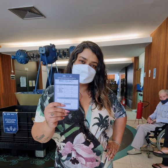 Engajada com a própria saúde, Preta Gil não deixou de se vacinar contra a Covid-19