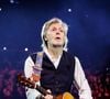 Paul McCartney lançou em 2001 o 'Blackbird Singing', uma coletânea de poemas, letras de músicas e pequenos textos especialmente querida pelos fãs.