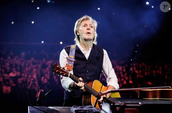 Paul McCartney lançou em 2001 o 'Blackbird Singing', uma coletânea de poemas, letras de músicas e pequenos textos especialmente querida pelos fãs.