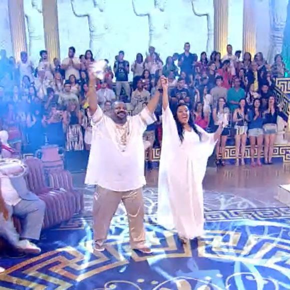 Beijos, abraços e emoção no palco: homenagem a Arlindo agita o Esquenta! com direito a declaração de amor da esposa e aplausos da plateia