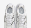 Entre os lançamentos esportivos mais comentados da temporada, o Nike V5 Run ganhou destaque por misturar design fashionista e funcionalidade. O tênis aposta em tons neutros e acabamento sofisticado para transformar até os looks mais básicos