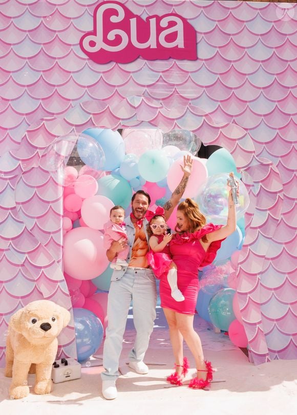 O tema da decoração foi um mashup fofo e criativo: Barbie Sereia, com direito a conchas, brilhos e tons pastel que misturavam o fundo do mar com o glamour da boneca